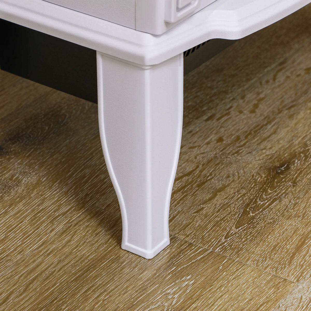 Cool-to-touch top of HOMCOM fireplace stove for added safety.